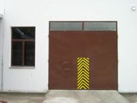 Steel gate doors